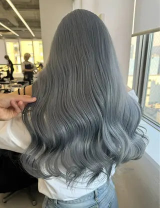 セミロング 新美 蓮のヘアスタイル