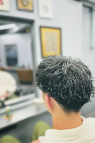ミディアム パーマ メンズ 池袋メンズパーマ フェード純平のヘアスタイル