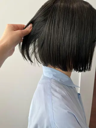 ショート カラー 片岡 由依のヘアスタイル