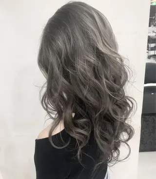 ミディアム にしき さんのヘアスタイル