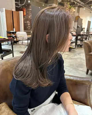 カラー 吉岡 茉穂のヘアスタイル