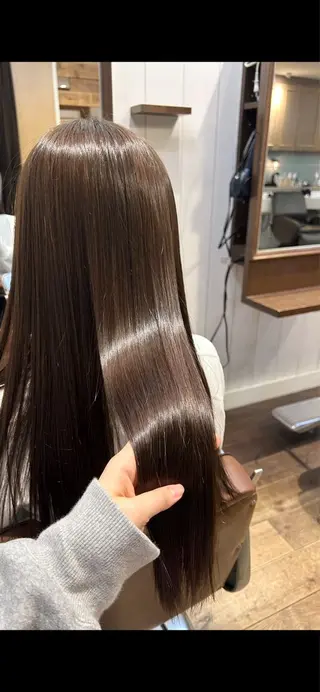 ロング yusa🌿‬レイヤ ー/赤みなしカラーのヘアスタイル