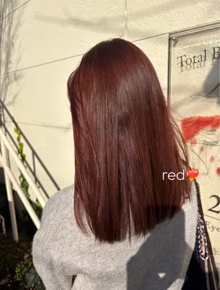 ロング ルプラボウ　岡田 莉音のヘアスタイル