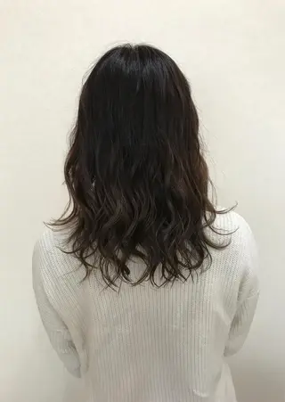 セミロング カラー 岡本 智次のヘアスタイル