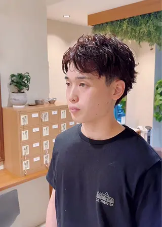 ショート パーマ メンズ 山口 陸のヘアスタイル