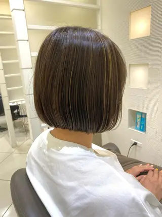 ショート レイヤーカット/ ハイライト　千咲季のヘアスタイル