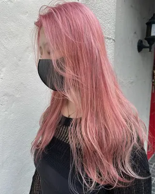 ロング M. YURIのヘアスタイル