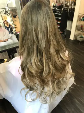 カラー WEST OLAND 安藤のヘアスタイル
