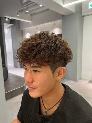 ミディアム パーマ メンズ 高橋 周のヘアスタイル