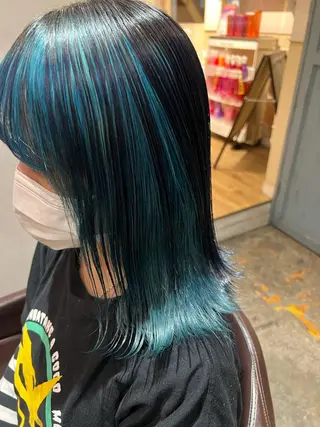 ミディアム カラー レイヤー×艶髪特化 マネージャー安藤光司のヘアスタイル
