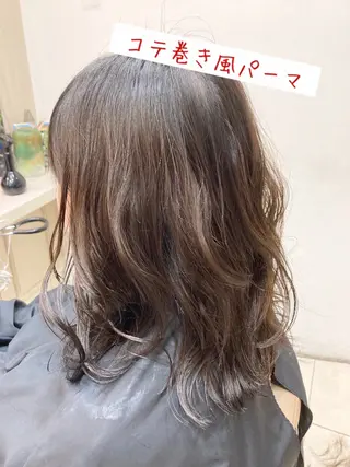 セミロング あやかショート 白髪ぼかしのヘアスタイル