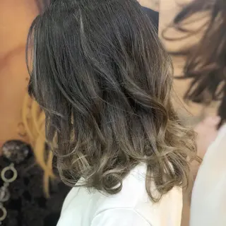 ミディアム カラー 丸みショートボブ/ タッセルボブ 吉野のヘアスタイル