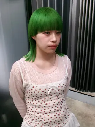 ショート MIMI🌻໋᳝݊ 個性派カラー⑅ ⸝꙳のヘアスタイル