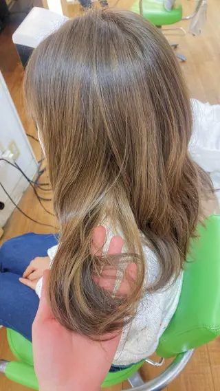 ロング 宇賀 芹加のヘアスタイル