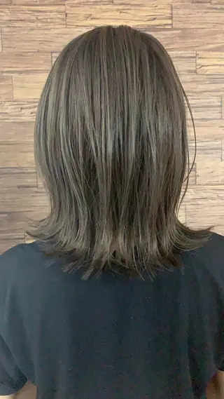 ミディアム カラー 有坂 里恵のヘアスタイル