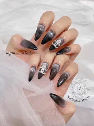 MoON...❤︎ MeGuのネイルデザイン