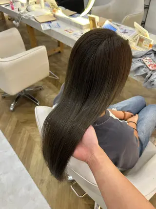 ロング 𝜗𝜚ブリーチ ／レイヤー𝜗𝜚のヘアスタイル