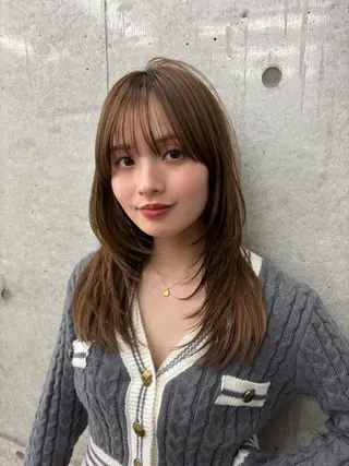 セミロング 髪質改善|透明 感カラー🩵レイヤーのヘアスタイル