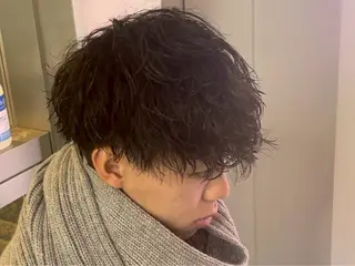パーマ メンズハイトーン 北斗💍レイヤーのヘアスタイル