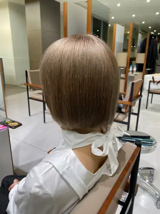ショート カラー 高発色ブリーチ/ ハイレイヤー🪽aiのヘアスタイル