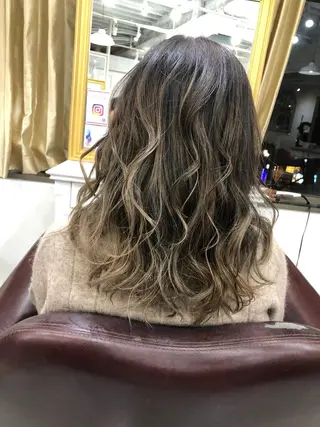セミロング カラー Soleria 田中慎一のヘアスタイル