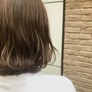 ミディアム カラー ，comma momoka🪄のヘアスタイル