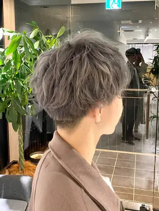 カラー メンズ 岡村 莉穂のヘアスタイル