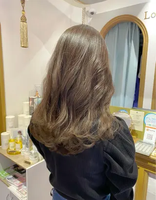 ミディアム カラー レイヤーカット /透明感カラー西田のヘアスタイル