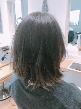 ミディアム 稲荷 友美のヘアスタイル