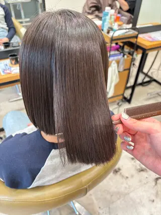 ミディアム パーマ 垢抜け小顔レイヤー オリーブ/スミレのヘアスタイル