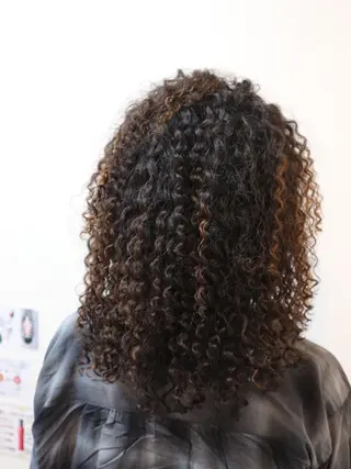 セミロング パーマ 東風上 亮介のヘアスタイル