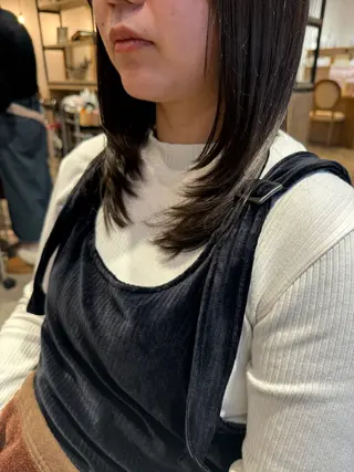 セミロング 岡田 真弥のヘアスタイル