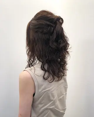 パーマ ツノガイ エリのヘアスタイル