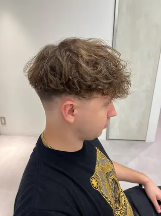 ショート パーマ メンズ ⚡メンズパーマフ ェードカットTomyのヘアスタイル