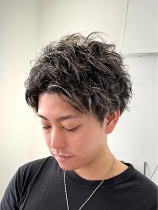 カラー パーマ メンズ ハイトーンショート 特化吉田義隆のヘアスタイル