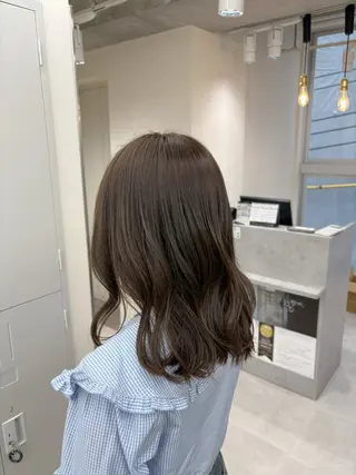 セミロング カラー NaVIユウジ 透明感カラーのヘアスタイル