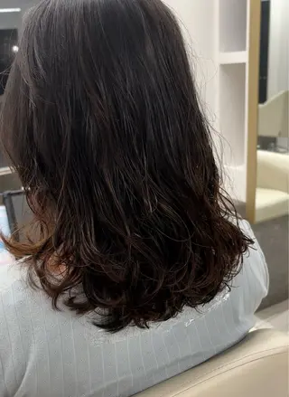 ミディアム パーマ 里見 愛梨のヘアスタイル