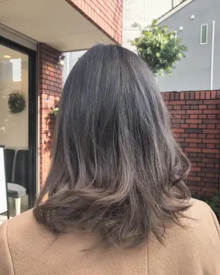 ミディアム カラー エイト ウメダのヘアスタイル