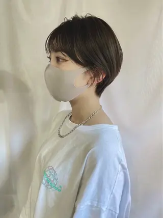 ショート Ami/艶カラー/ レイヤー/ハイトーンのヘアスタイル