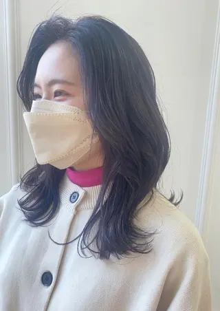 セミロング カラー 小顔レイヤー/ ベージュ🤍Rieのヘアスタイル