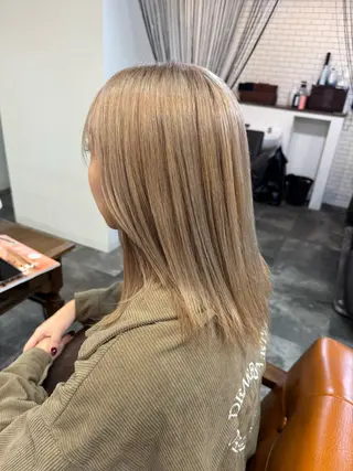 ミディアム カラー AKI 🐉のヘアスタイル