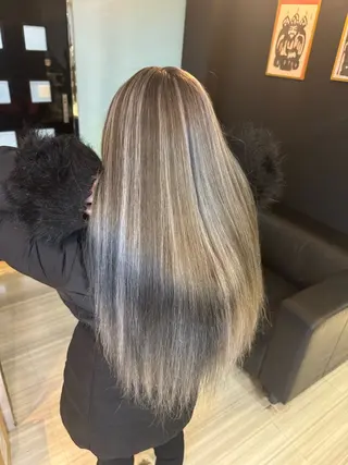 ロング ﾊｲﾗｲﾄ/ﾚｲﾔｰ ｶｯﾄ/大嶽謙のヘアスタイル