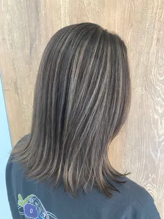 ミディアム カラー 小坂 麻綾のヘアスタイル