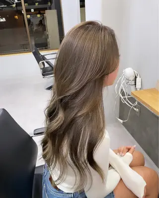 ロング カラー ミルクティーベージュ ❤︎レイヤー　MIAのヘアスタイル