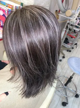 セミロング カラー ヘアアレンジ 今村公介 ブリーチ特化、派手髪のヘアスタイル