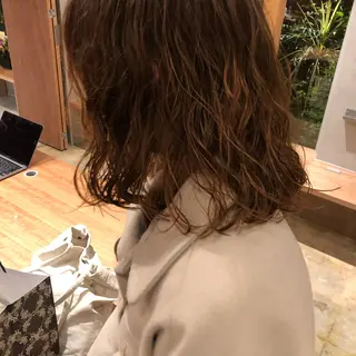 ミディアム パーマ 伊藤 由季のヘアスタイル
