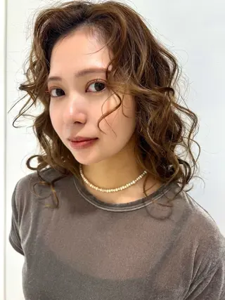 ミディアム 石川 葵のヘアスタイル