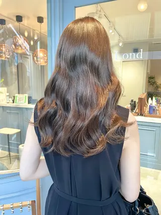 ミディアム カラー 360°キレイな ショートカットのヘアスタイル