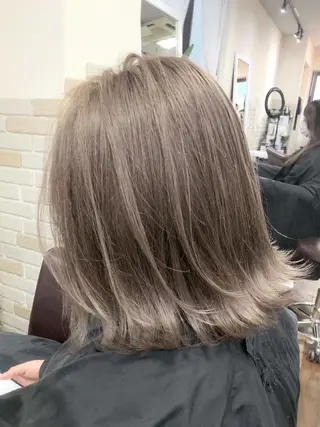カラー Merly osakaのヘアスタイル