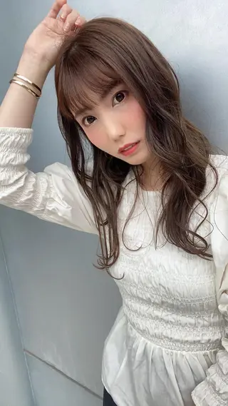 セミロング カラー パーマ ヘアアレンジ メンズ キッズ ネイル マツエク・マツパ 韓国🇰🇷レイヤー カットオリーブカラーのヘアスタイル